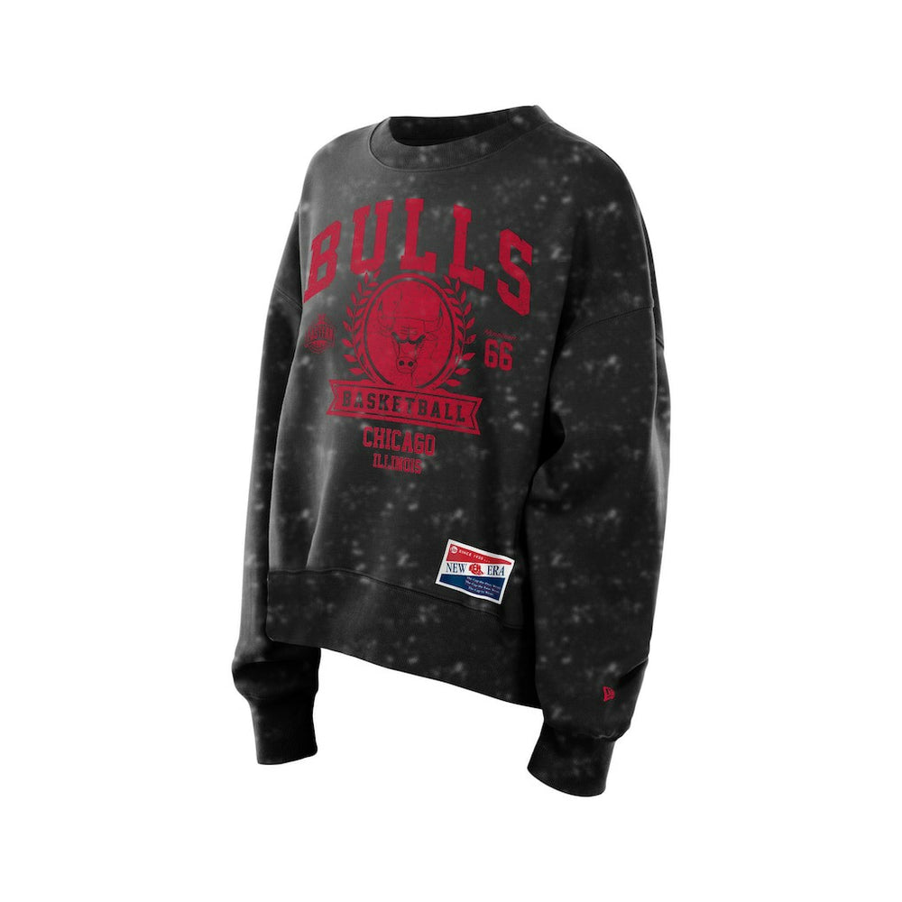 Chicago Bulls Women's Throwback Collection Mineral Wash Crewneck Sweatshirt Black | New Era for sale