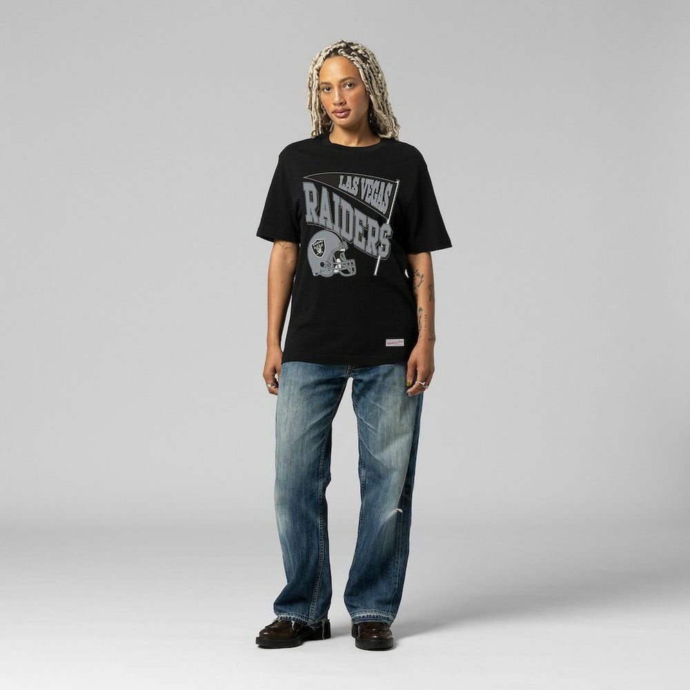 Mitchell & Ness Las Vegas Raiders Women's Team Dynamic Boyfriend T-Shirt Black