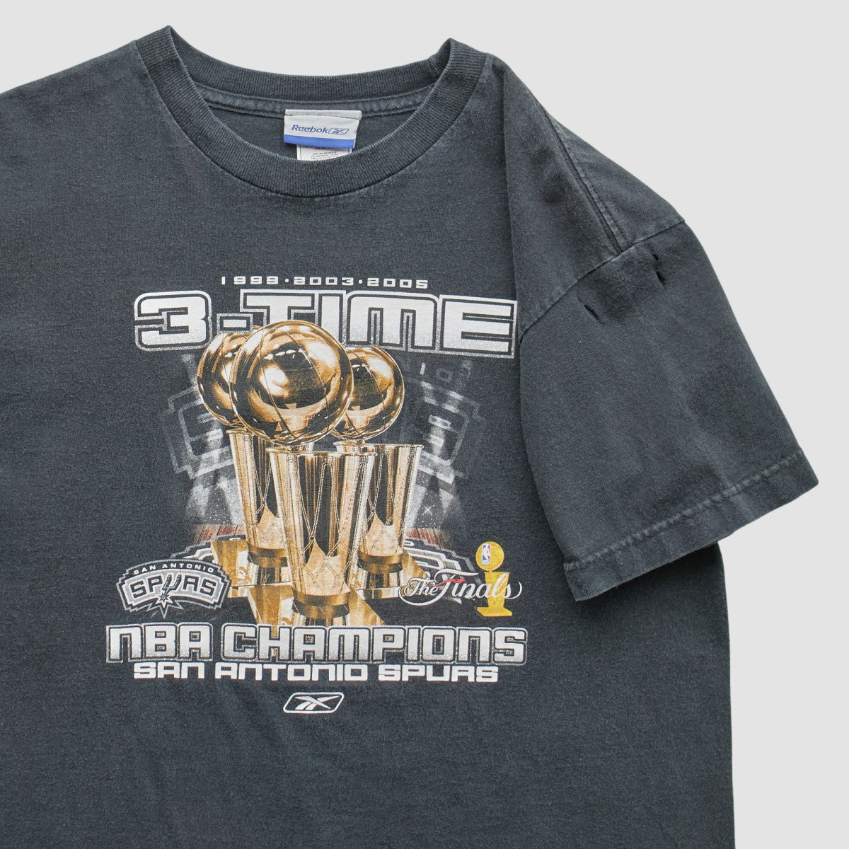 San Antonio Spurs Reebok 2005 T-Shirt Gray Vintage | Vintage online