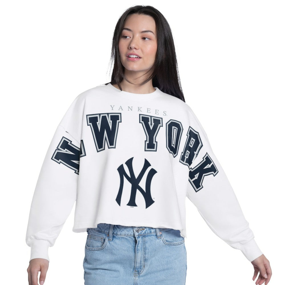 New York Yankees G-III 4Her by Carl Banks Women's Bleachers Cropped Pullover Sweatshirt - White - MLB Lifestyle