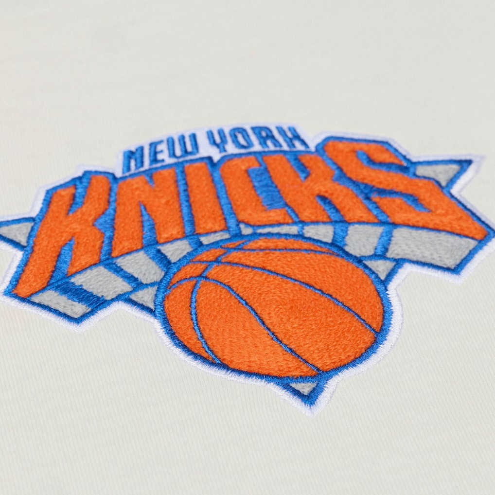New York Knicks Hardwood Classics Chainstitch Premium T-Shirt Cream | Mitchell & Ness online