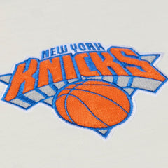 New York Knicks Hardwood Classics Chainstitch Premium T-Shirt Cream | Mitchell & Ness online