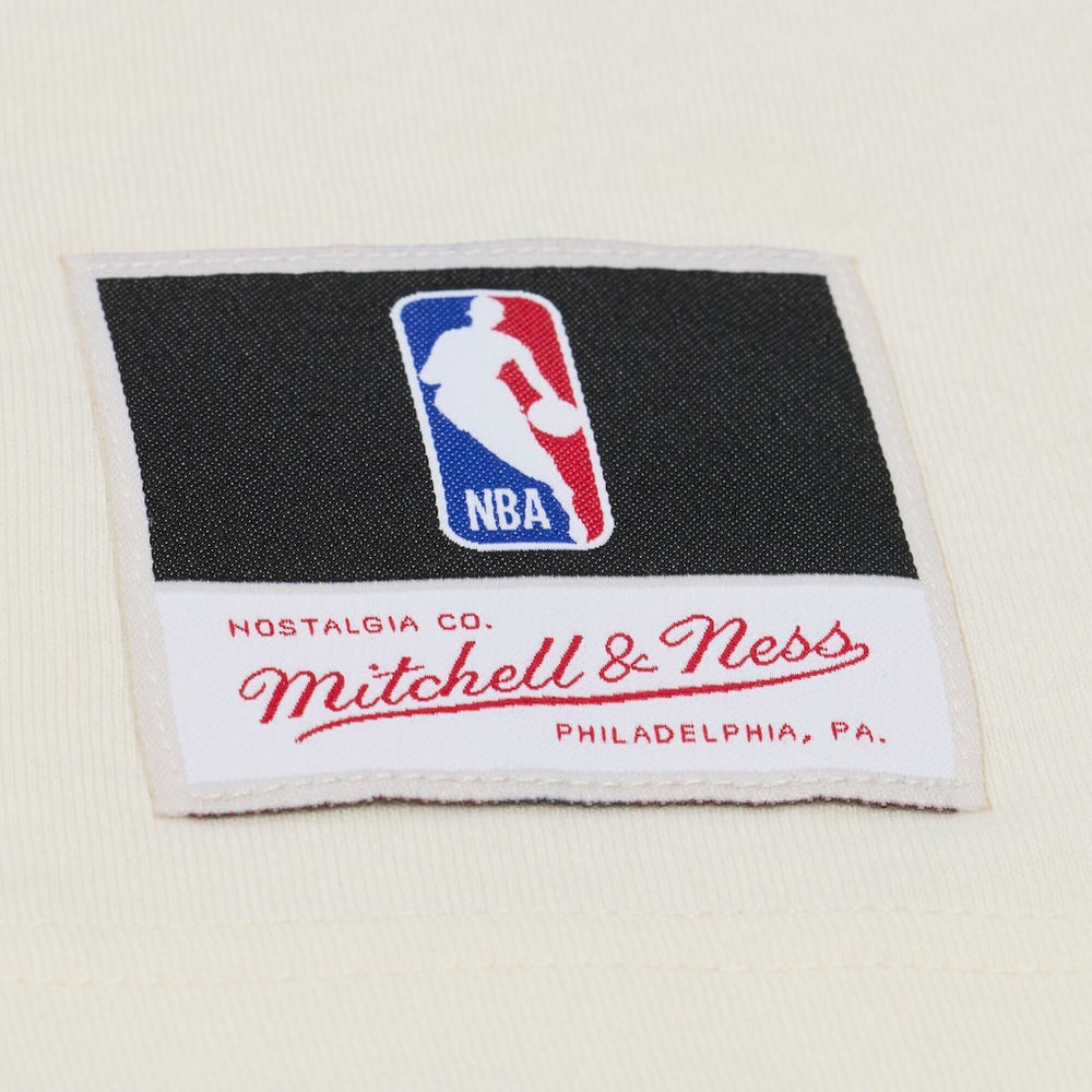 New York Knicks Hardwood Classics Chainstitch Premium T-Shirt Cream | Mitchell & Ness online