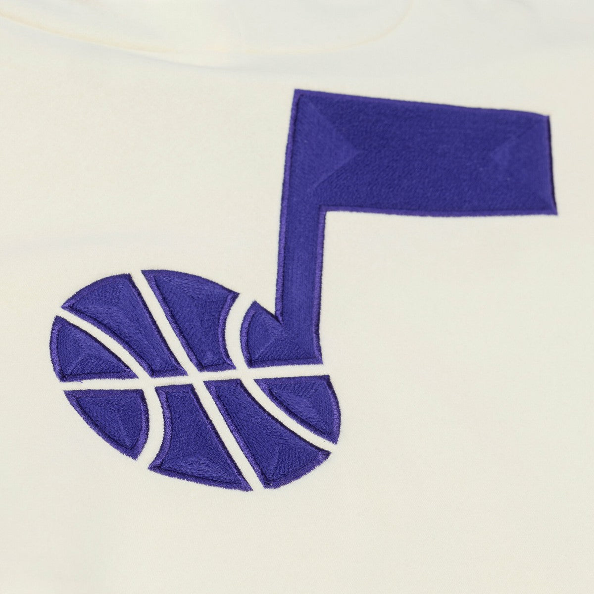 Utah Jazz Hardwood Classics Chainstitch Premium Fleece Hoodie Cream | Mitchell & Ness outlet