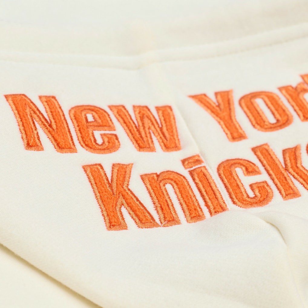 New York Knicks Hardwood Classics Chainstitch Premium Fleece Hoodie Cream | Mitchell & Ness