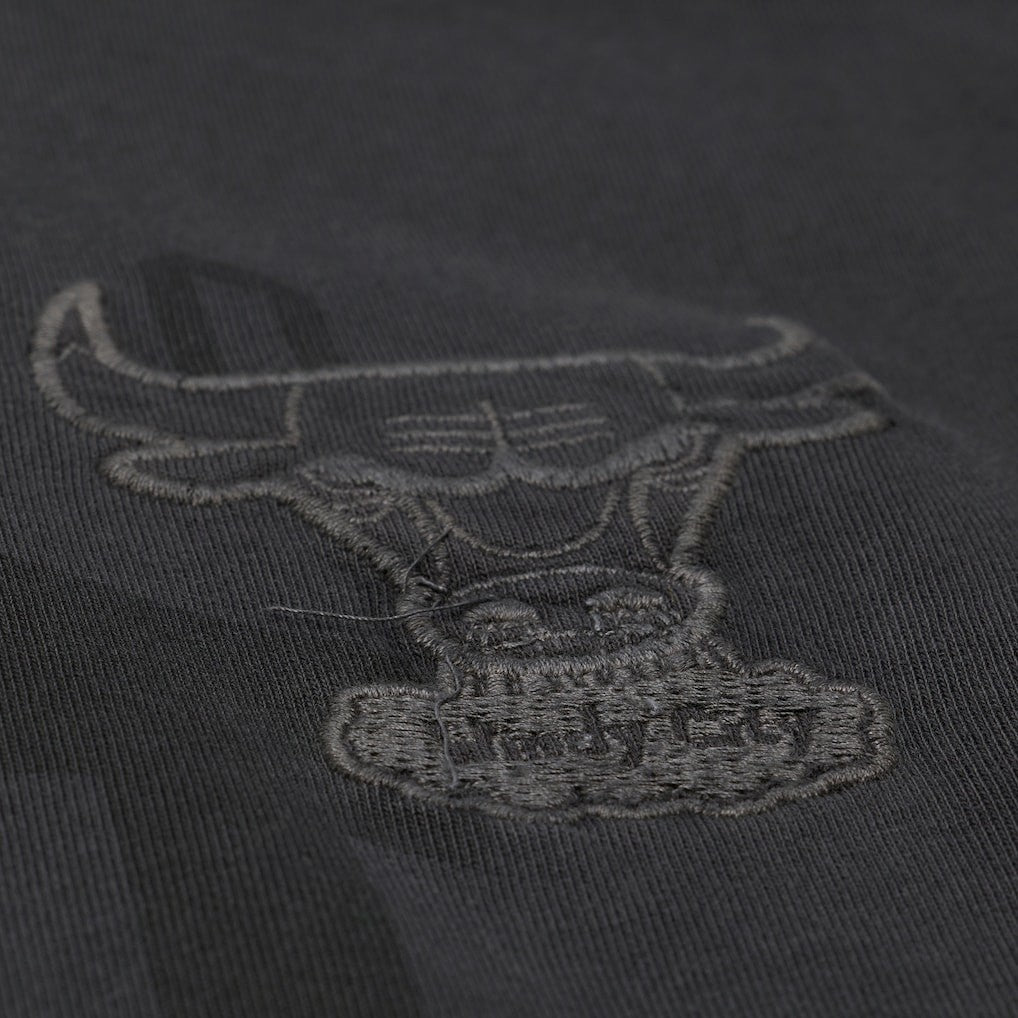 Chicago Bulls Downtown Collection Premium T-Shirt Black | Mitchell & Ness outlet