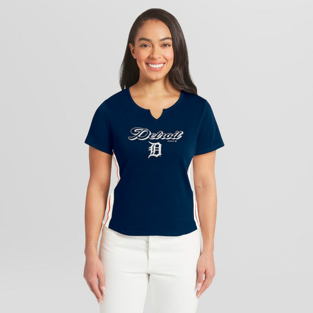 Detroit Tigers WEAR by Erin Andrews Women's Notch Neck Cropped T-Shirt - Navy - MLB Discount