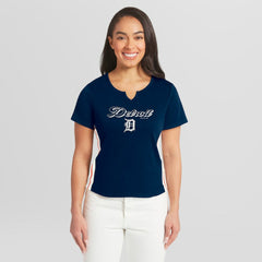 Detroit Tigers WEAR by Erin Andrews Women's Notch Neck Cropped T-Shirt - Navy - MLB Discount
