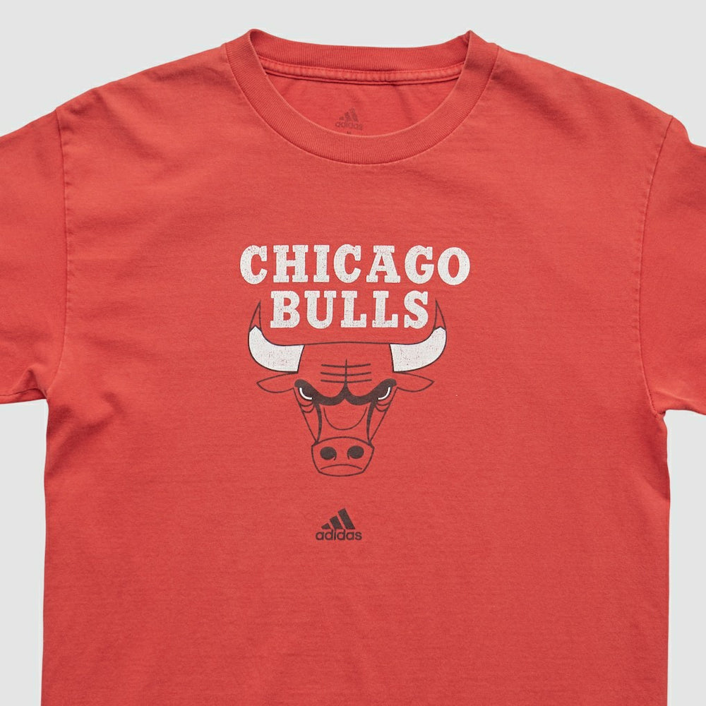 Chicago Bulls 2000s T-shirt for sale Red Vintage | Adidas Lifestyle