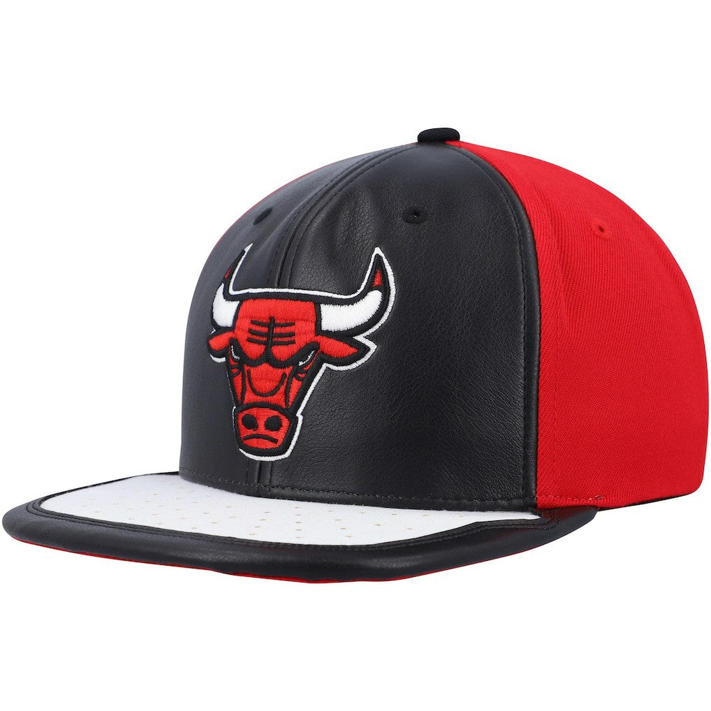 Chicago Bulls Day One Snapback Hat Black/White | Mitchell & Ness Lifestyle