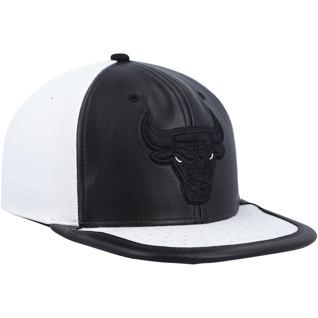 Chicago Bulls NBA Day One Snapback Hat Black/White | Mitchell & Ness discount