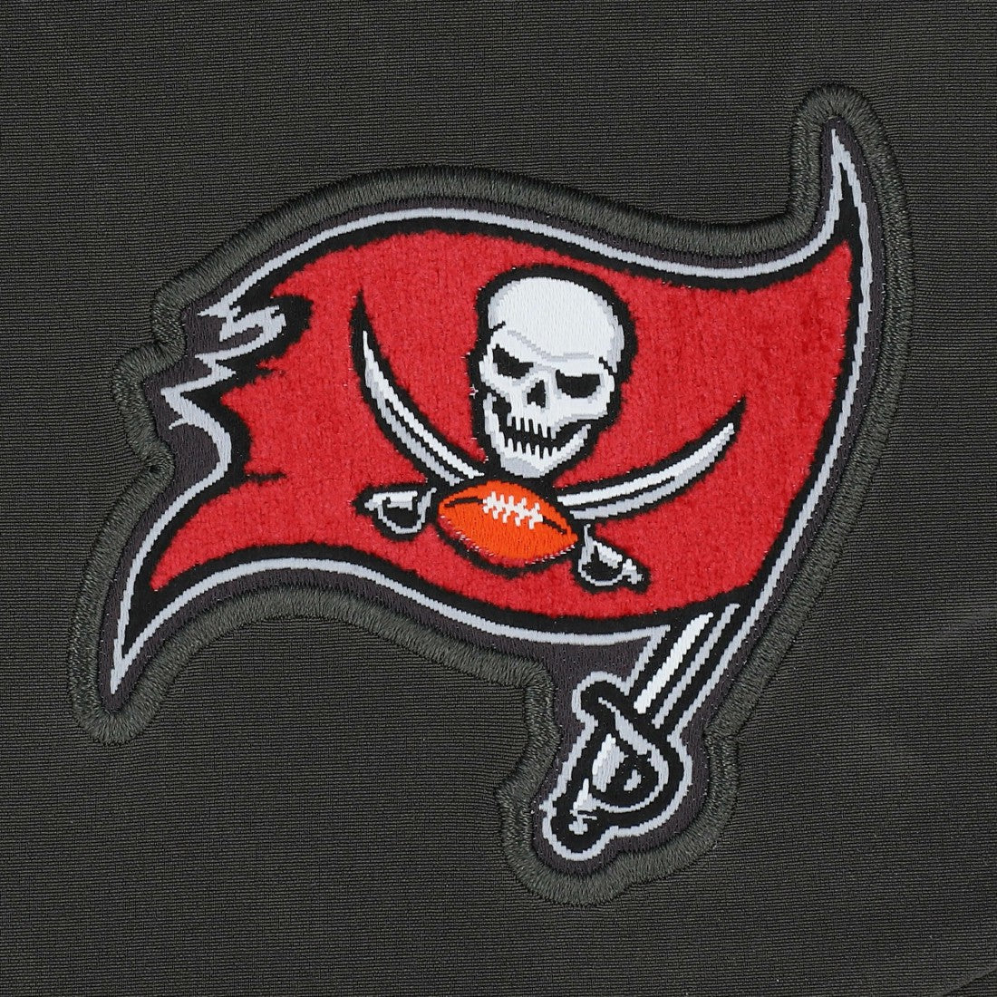 Nike Tampa Bay Buccaneers Sideline Coaches Chevron Lockup Pullover Top Pewter