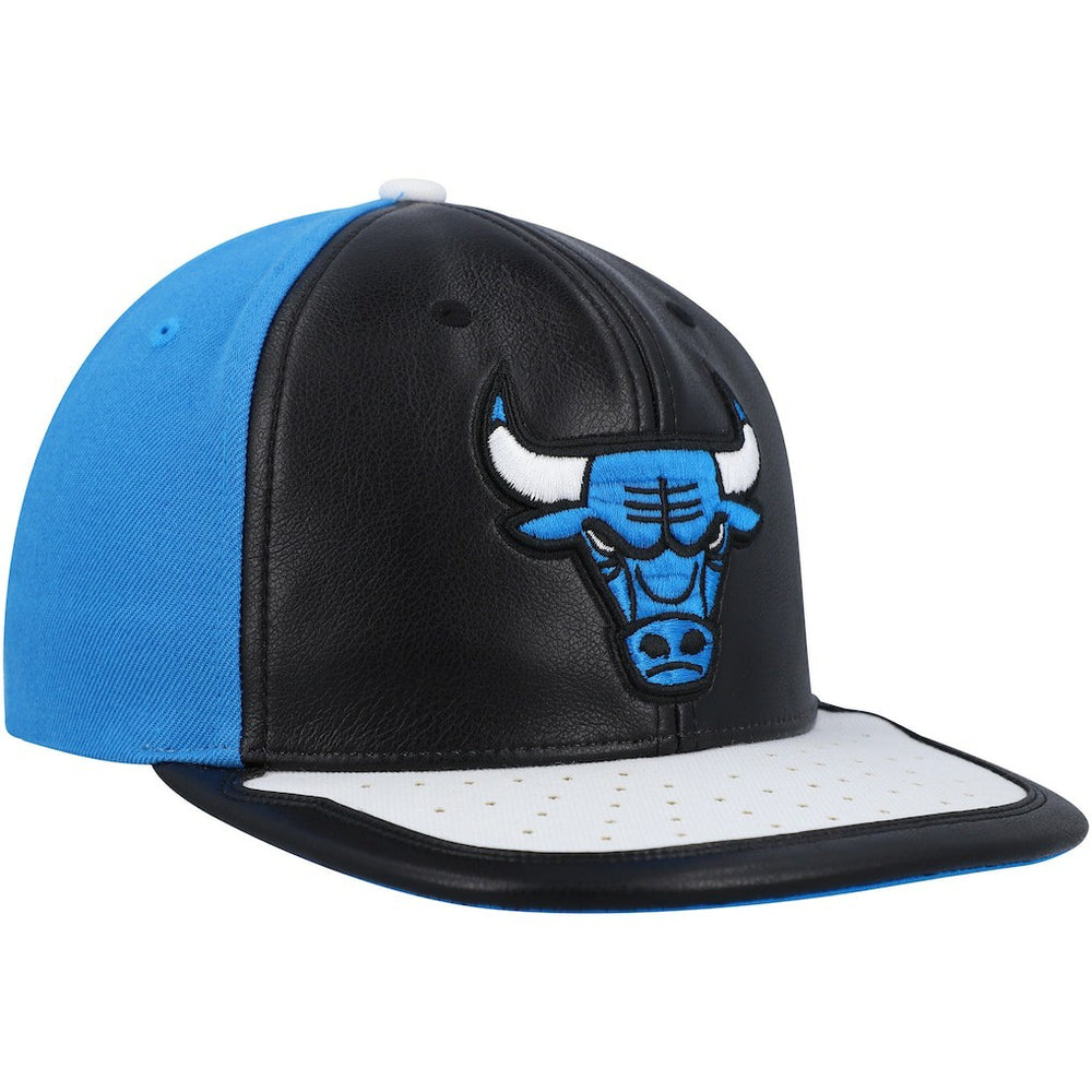 Chicago Bulls Day One Snapback Hat Black/White | Mitchell & Ness US